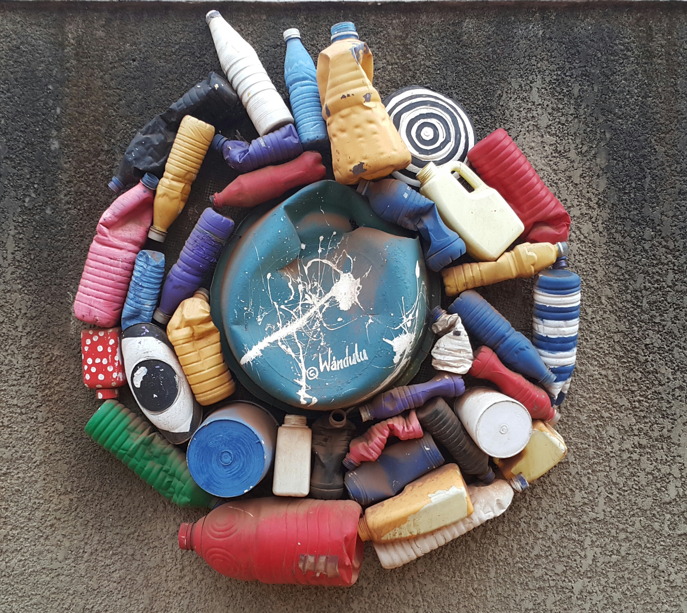 inema-bottle-circle-art