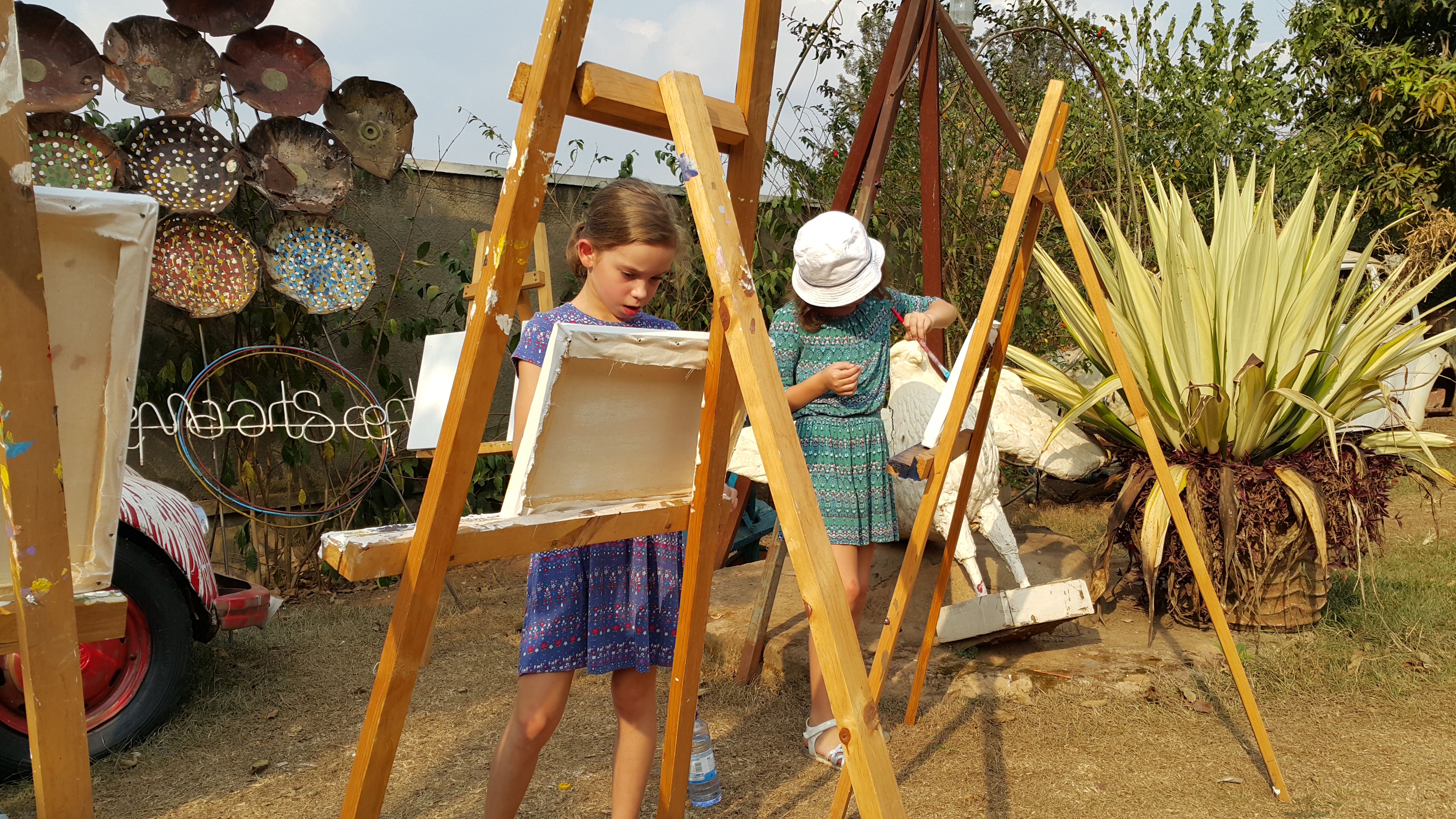mirella-and-krisi-painting